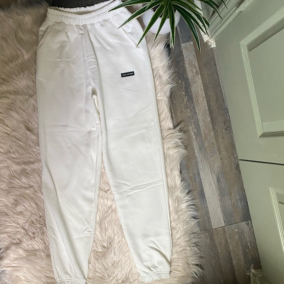 White Bralet & Jogger Set - Picture 2 of 6